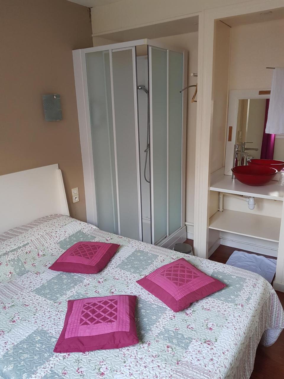 Hotel Des Voyageurs Mayenne Luaran gambar